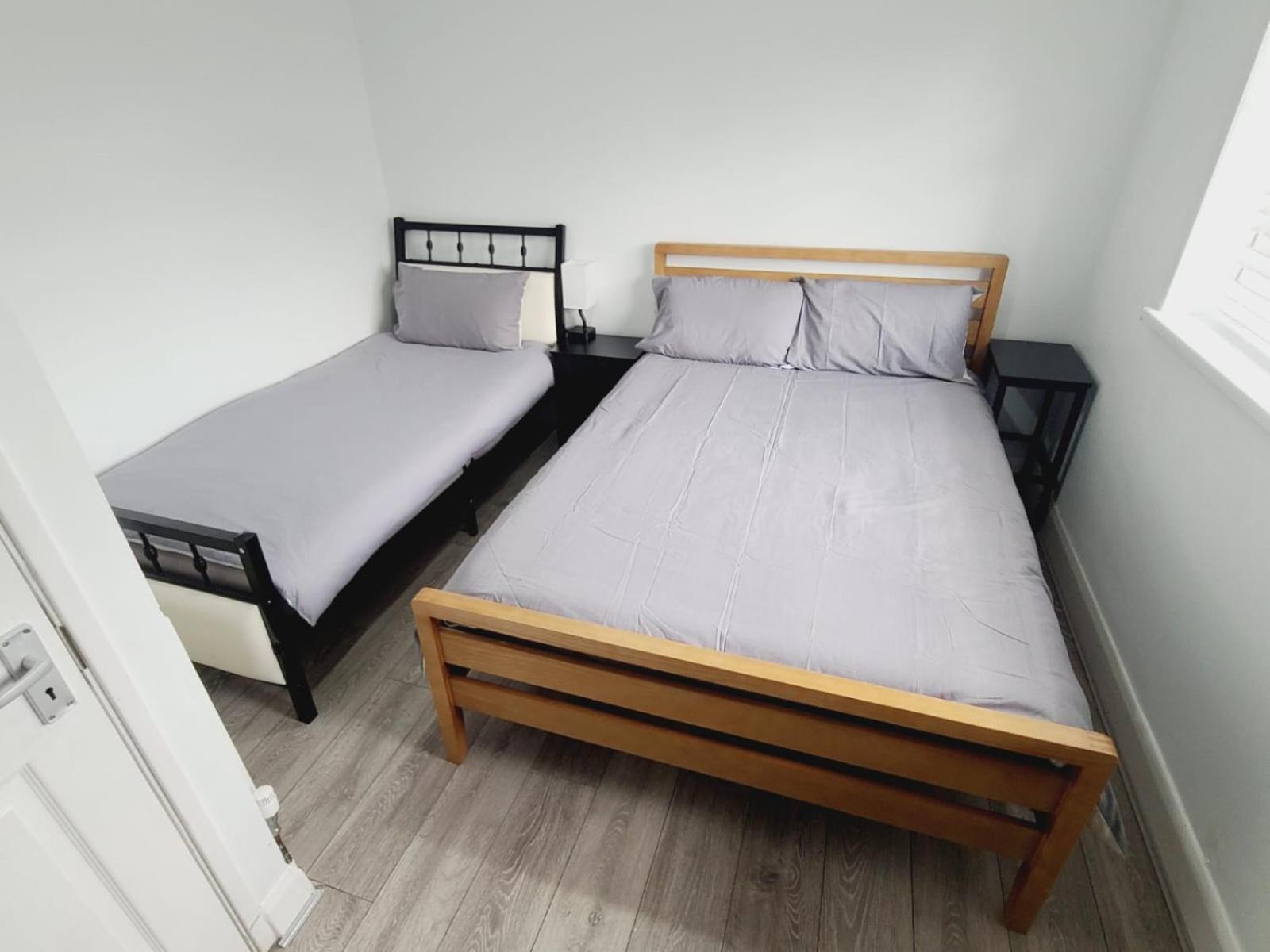 Roomz-Gatwick-London-Airport Parking-Travel Service Ifield 외부 사진