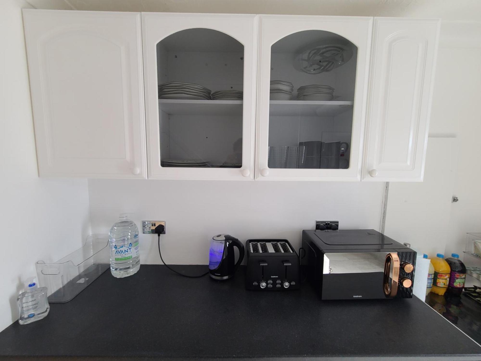 Roomz-Gatwick-London-Airport Parking-Travel Service Ifield 외부 사진